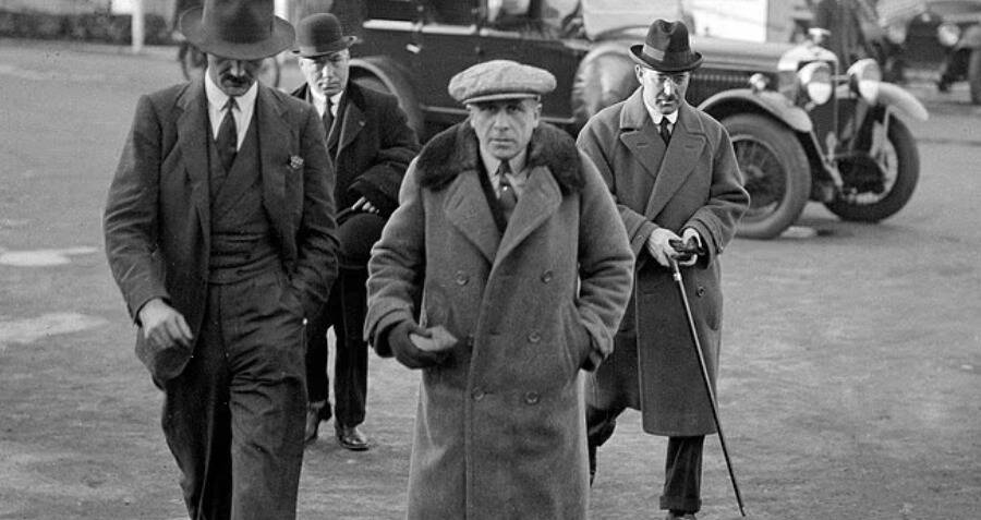 Tỷ phú giàu thứ 3 thế giới rơi thẳng từ máy bay xuống biển mà không một ai biết- Ảnh 3.