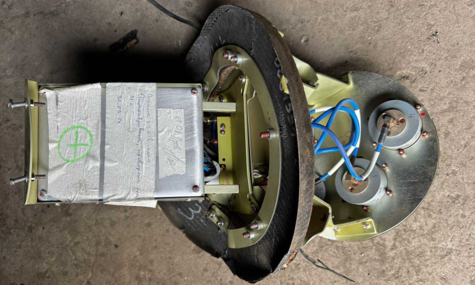Đầu dò radar thụ động Ukraine thu được từ xác UAV dòng Geran Nga trong ảnh đăng ngày 30/3. Ảnh: Militarnyi
