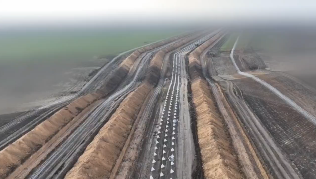 Ukraine sao chép trận đồ Surovikin của Nga: Thành đồng vách sắt - 1