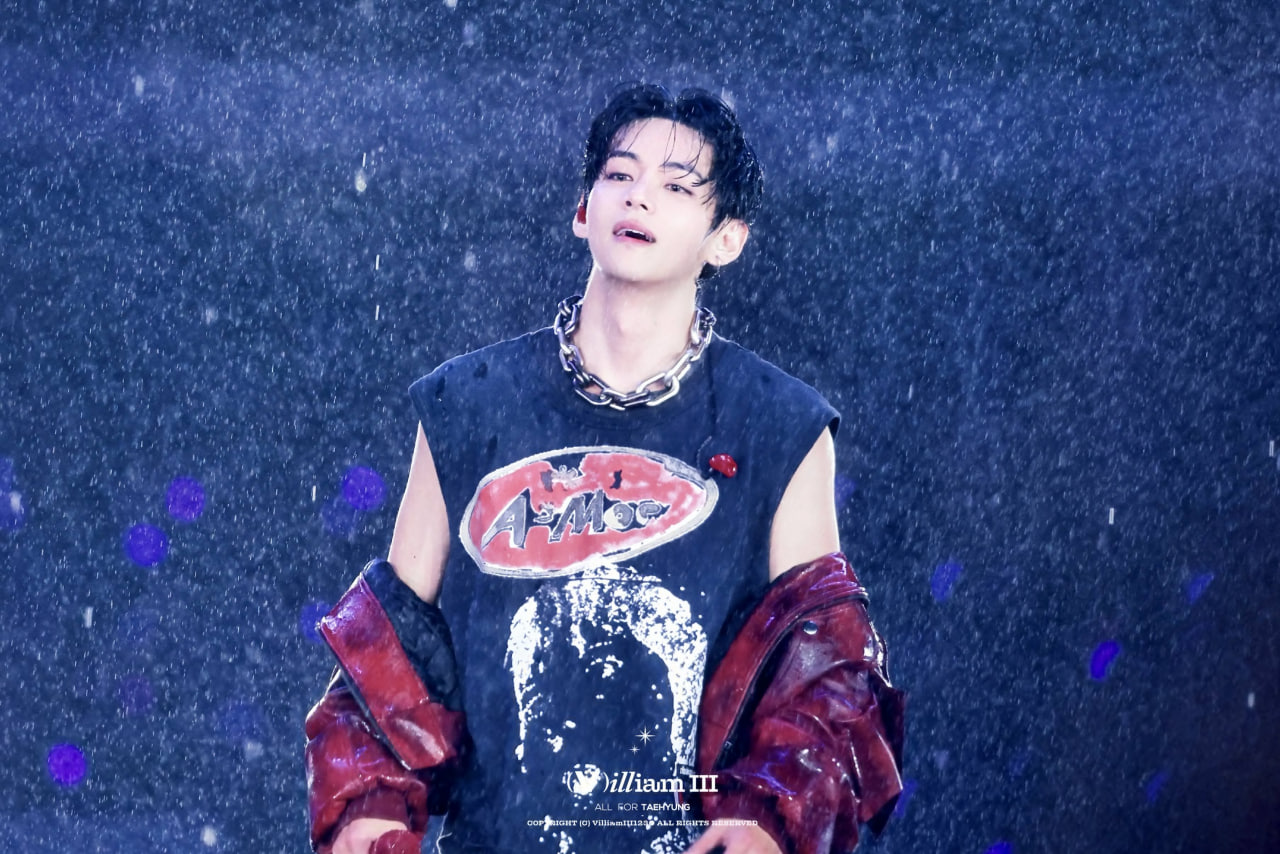 V BTS dep sang bung bat chap troi mua