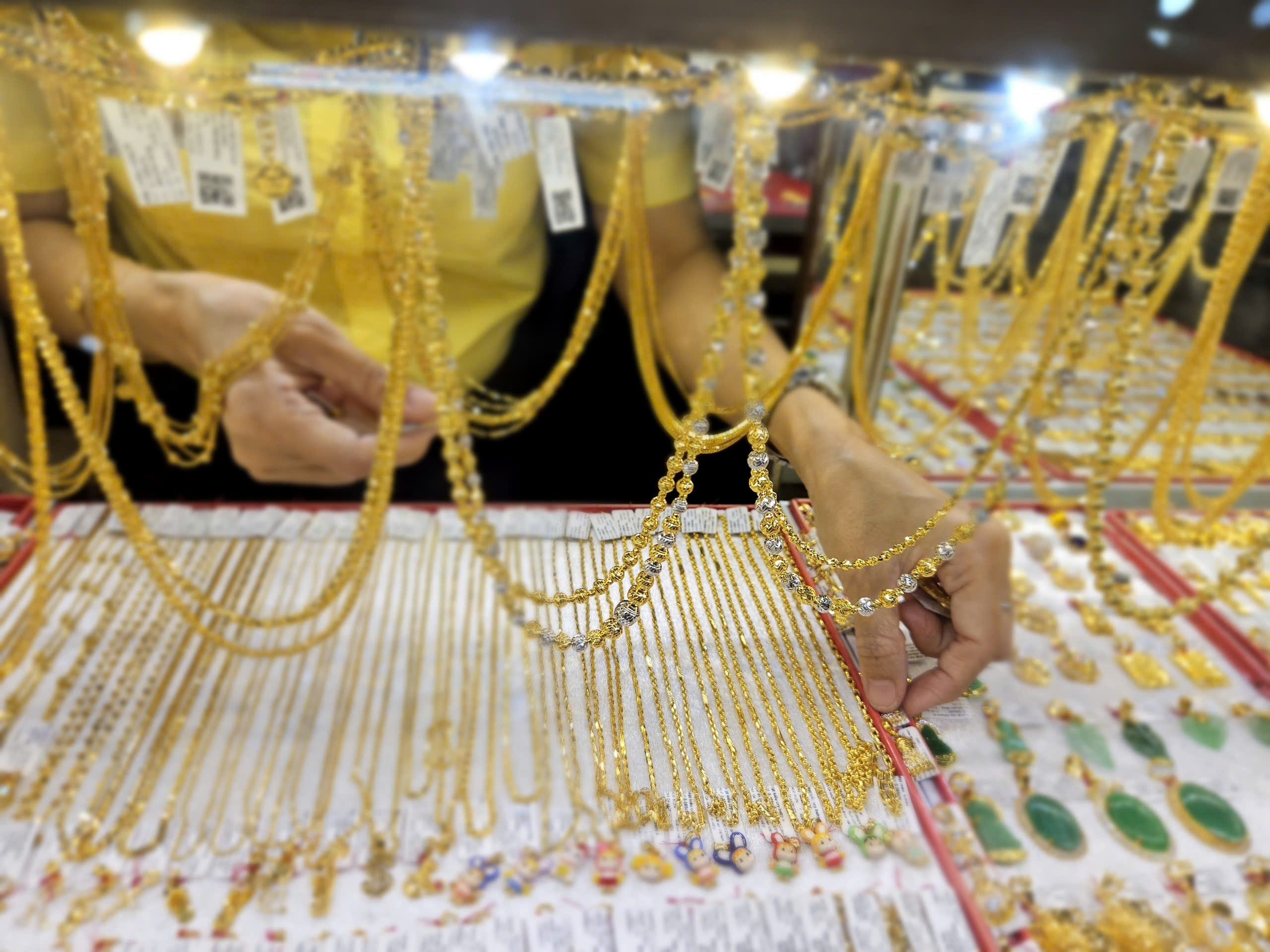 Giá vàng hôm nay 12 - 4: Giảm mạnh bất chấp xu hướng thế giới - Ảnh 1.