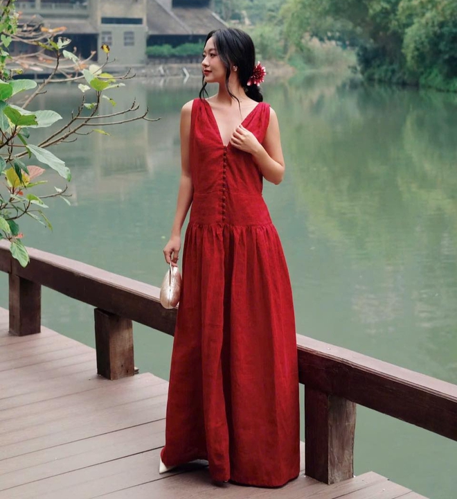 Váy suông dài từ linen, lụa, tơ là xu hướng nổi bật mùa nắng- Ảnh 4.