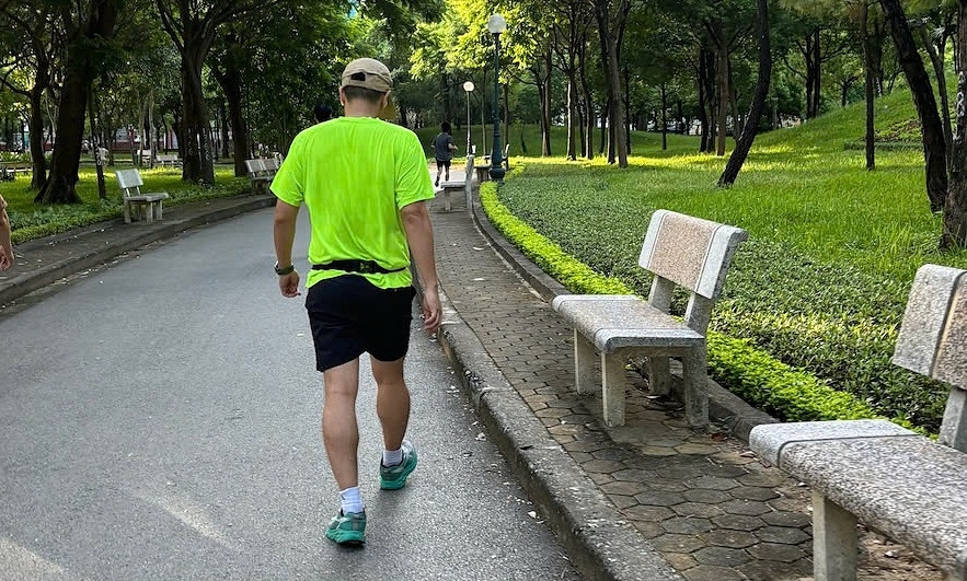 Vi sao ban cang lon tuoi co the cang de