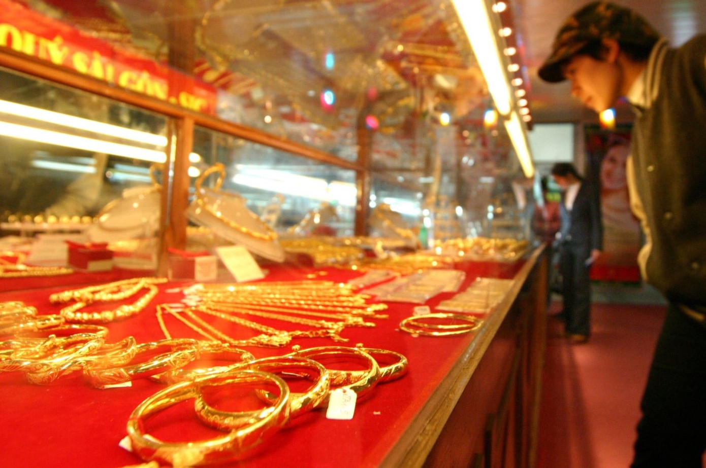 Vì sao giá vàng Việt Nam cao hơn thế giới gần 30 triệu đồng/lượng?- Ảnh 1.