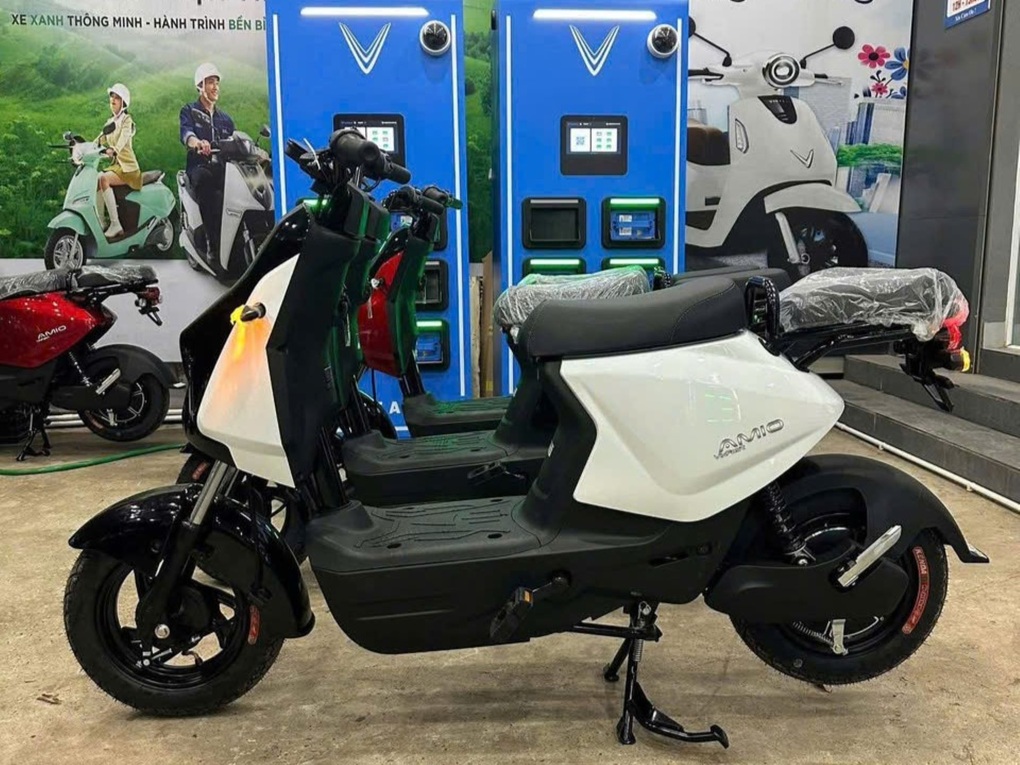 VinFast Amio: Xe máy điện cho học sinh và người nội trợ - 1