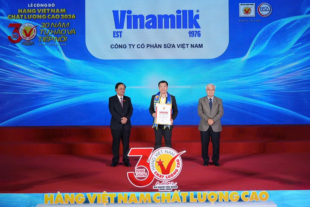 vinamilk-30-nam-lien-tiep-duoc-vinh-danh-hang-viet-nam-chat-luong-cao.jpg