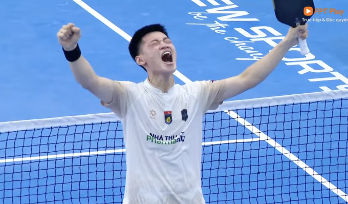 Khoảnh khắc Vinh Hiển mừng chiến thắng 2-1 trước Frederico Staksrud để giành vé đầu tiên vào chung kết PPA Hanoi Cup trưa 4/4. Ảnh: Chụp màn hình