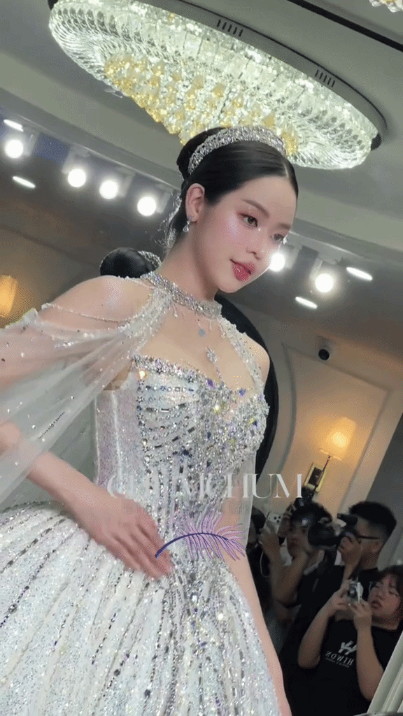 Showbiz có cả nghìn cô dâu nhưng đây là người đẹp nhất: Visual khiến tim lỡ 1 nhịp, style cũng 0 điểm nào chê- Ảnh 1.