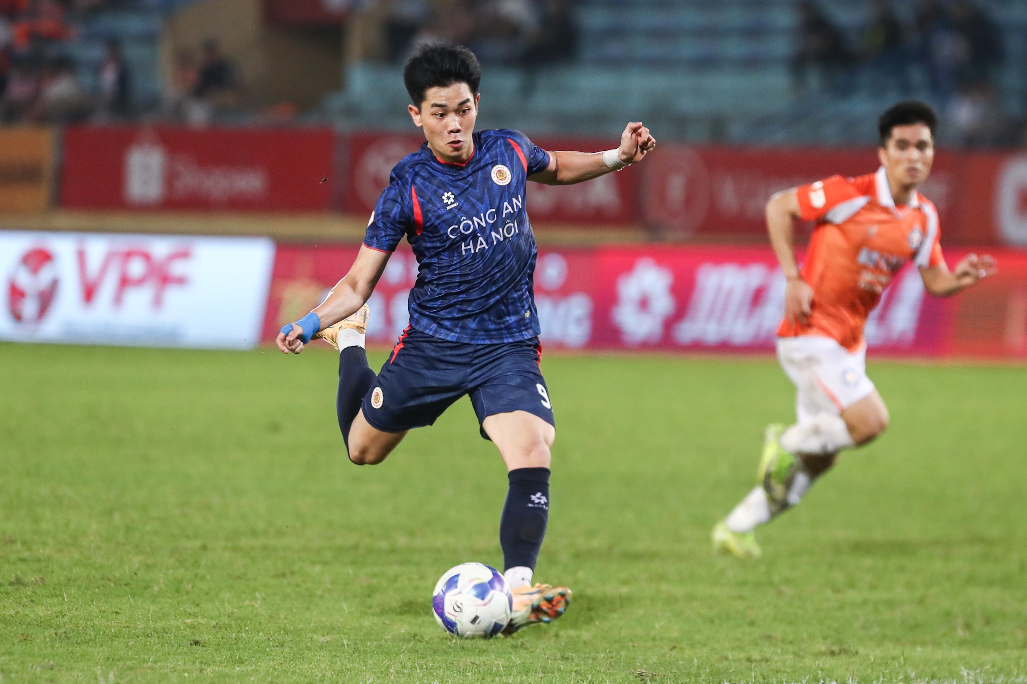 Vòng 18 V-League 2025 - 2026: Derby nội bộ ngành công an 1 v-league - Ảnh 1.