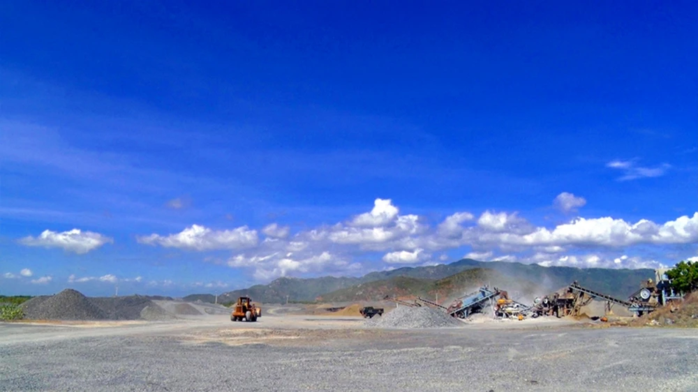 mỏ đá Phong Phú