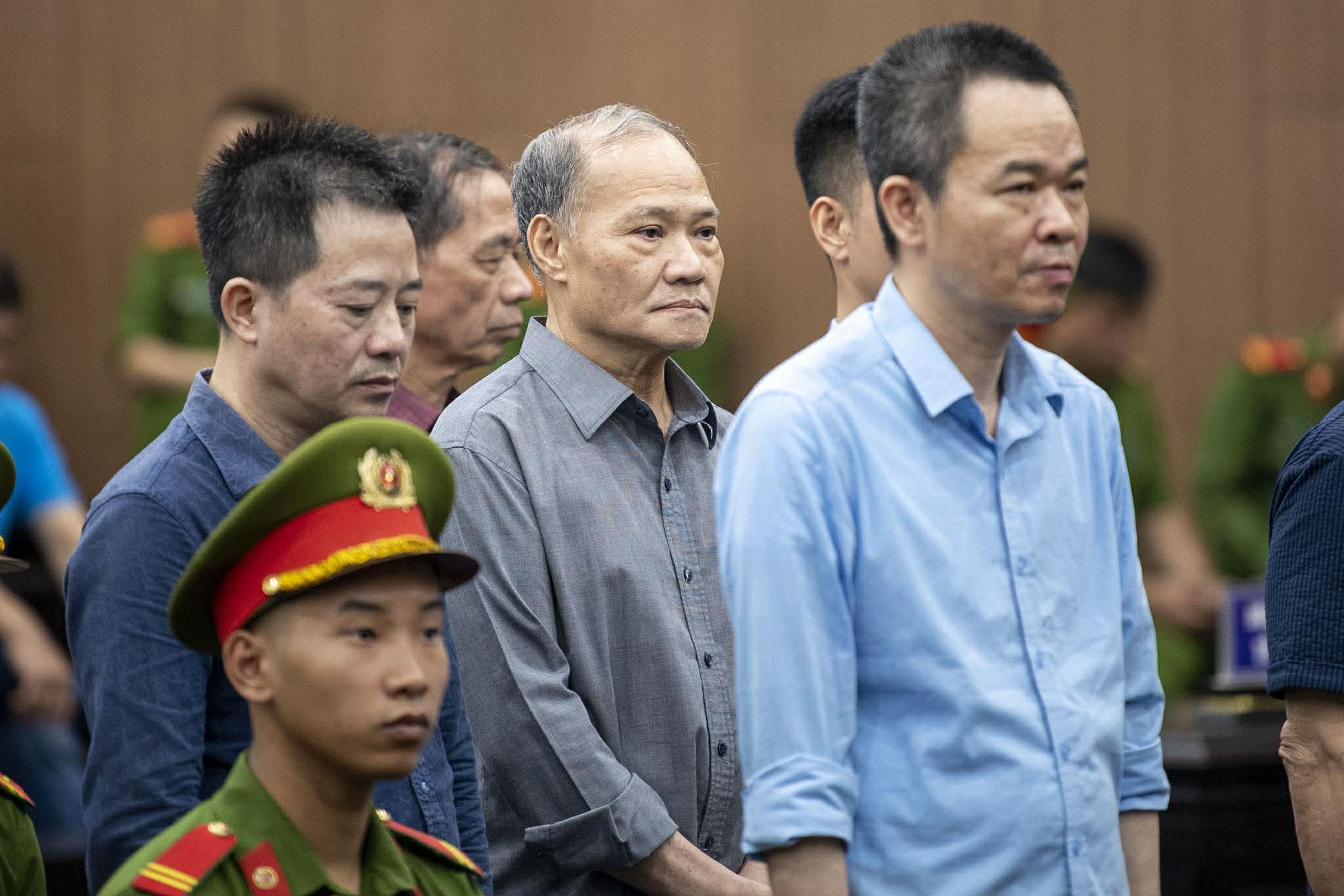 Vụ hối lộ 40 tỉ: Cựu thứ trưởng lãnh 4 năm tù, cựu cục phó bỏ trốn lãnh 5 năm tù 1 Vụ hối lộ 40 tỉ: Cựu thứ trưởng lãnh 4 năm tù, cựu cục phó bỏ trốn lãnh 5 năm tù - Ảnh 1.