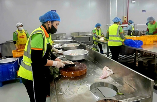 Vụ thịt heo bệnh vào trường học: Công ty cổ phần Suất ăn công nghiệp Hà Nội nói mình là 'nạn nhân' - Ảnh 1.