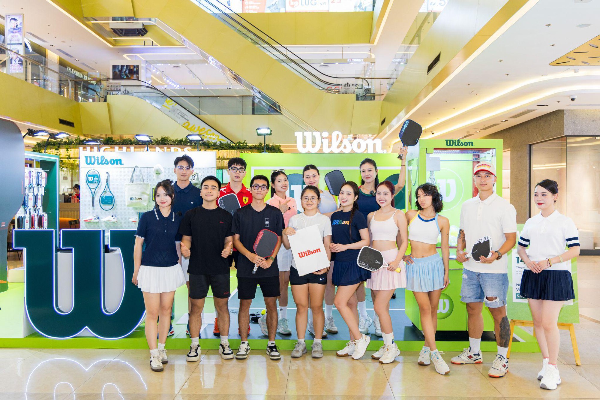 Wilson lần đầu xuất hiện tại Hà Nội, mở Pop-up “xịn xò” ngay Vincom Trần Duy Hưng- Ảnh 1.