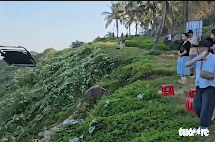 Xác minh clip người phụ nữ quăng ghế xuống vực ở bán đảo Sơn Trà 2 quăng ghế - Ảnh 2.