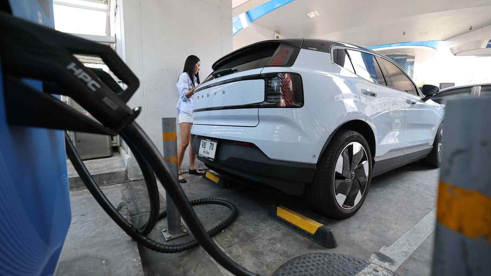 Xe điện bùng nổ, bài toán trạm sạc tỷ USD ngày càng nóng lên - 3