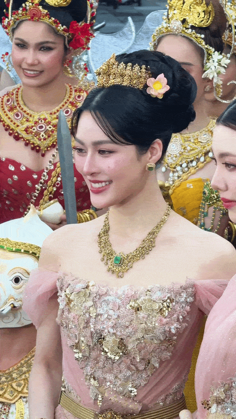 Xinh dep nhu xe truyen tranh buoc ra soi gia