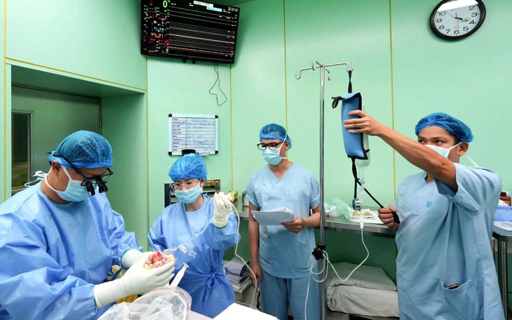 Xúc động câu chuyện cô gái người Anh nối dài nhiều sự sống - Ảnh 2.