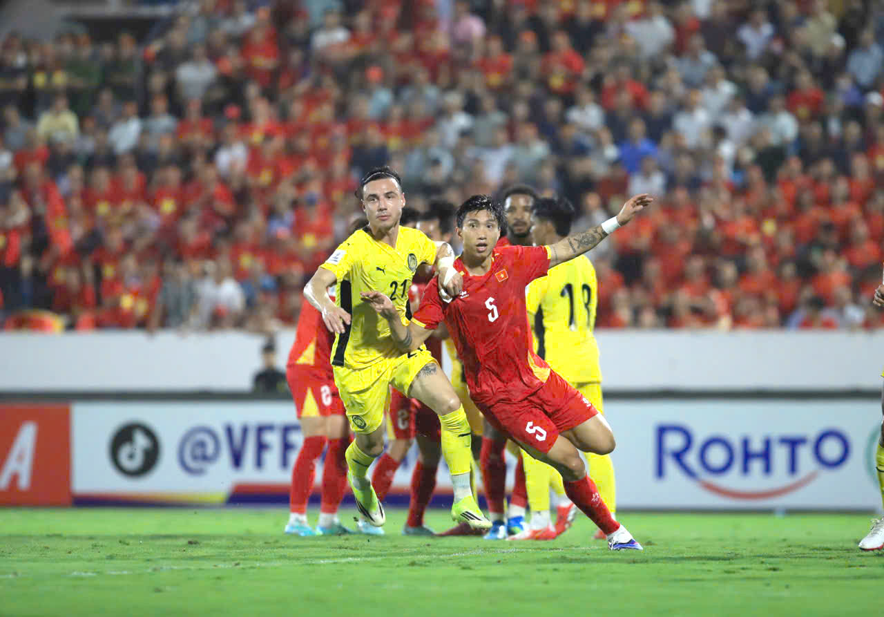 ‘Sạn’ ở hàng thủ đội tuyển Việt Nam- Ảnh 1.